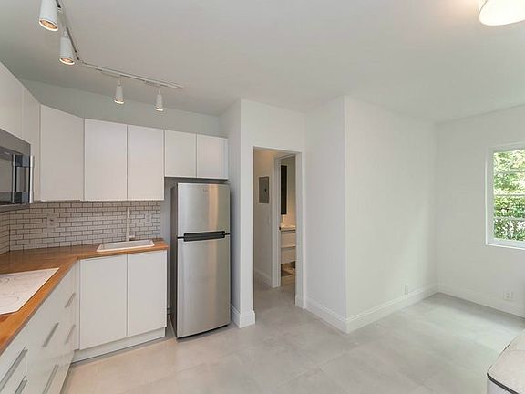 4th image of 2843 Sheridan Ave