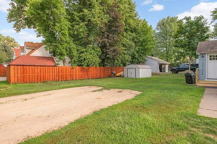 2 bed, 1.0 bath, 800 sqft, $1,850 — Photo 2