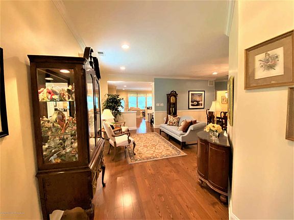 4th image of 89 Stamford Dr