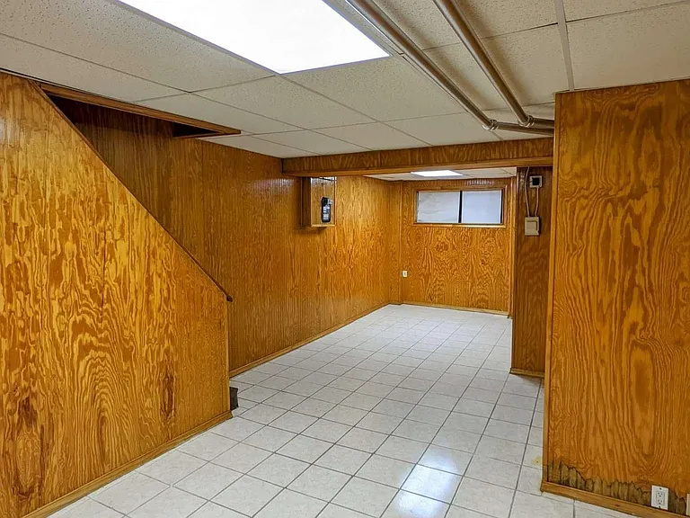 103 W Spencer St — Photo 22