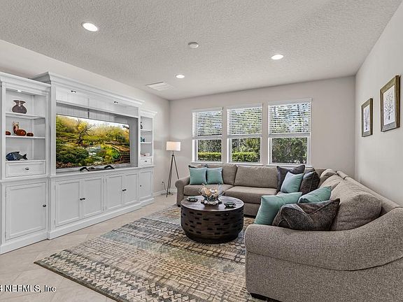 4th image of 661 BROOMSEDGE Circle