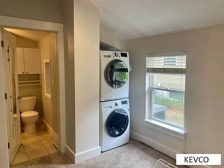 601 E Myrtle St — Photo 8