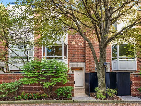 Beautifully landscaped courtyard entry