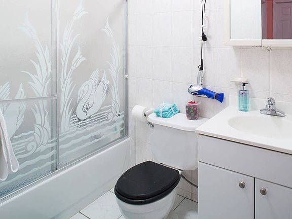 3rd image of 941 Manhattan Ave APT 1F