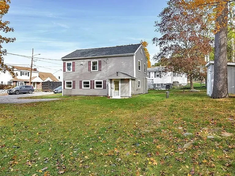 51 Peters Pond Dr — Photo 2