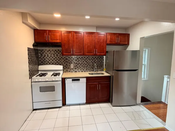 100-26 205th St, Jamaica, NY 11423