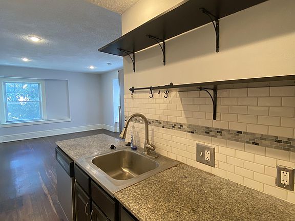 3rd image of 3830 Warwick Blvd APT 2B