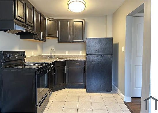 3rd image of 8508 Chestnut Oak Rd