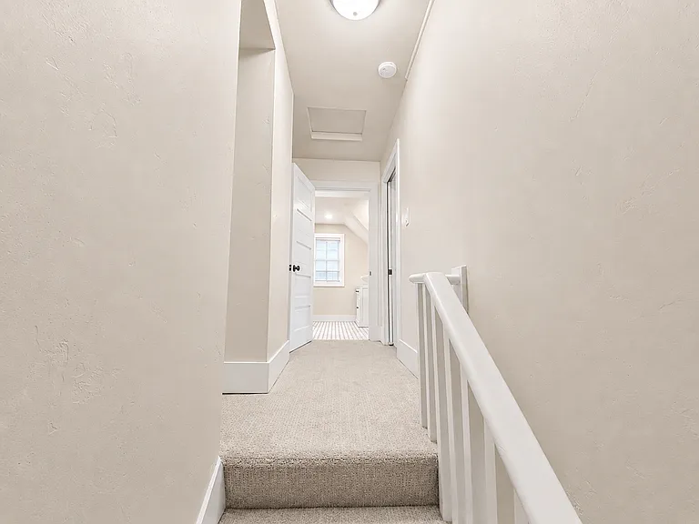 146 NW Jefferson Pl — Photo 22