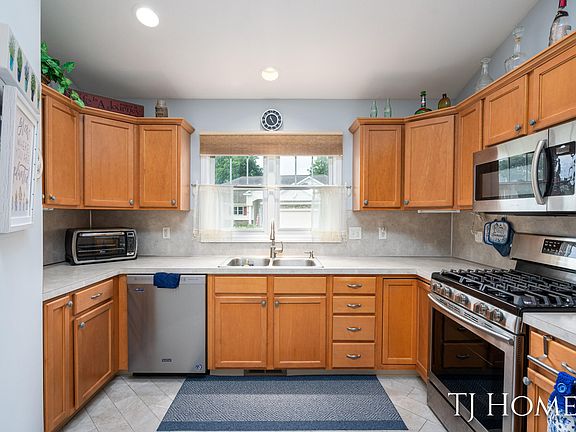 4th image of 3436 English Hills Dr NW