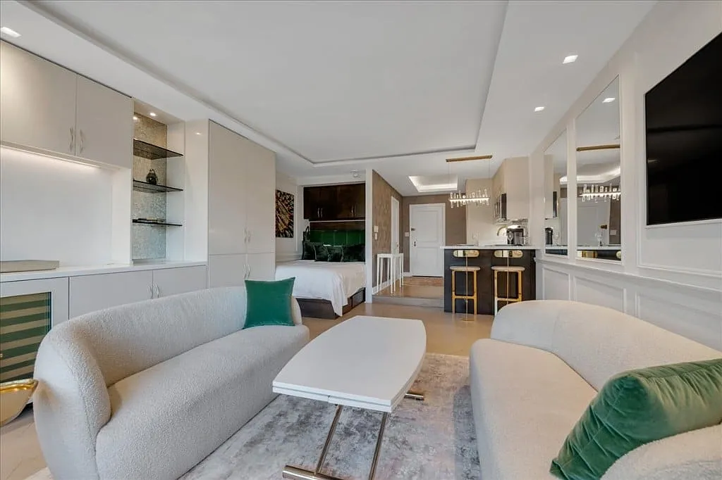 150 Central Park South — Photo 3
