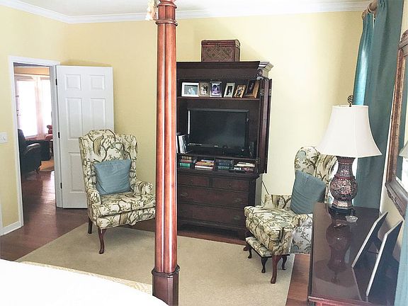 Master Bedroom, 1st Floor