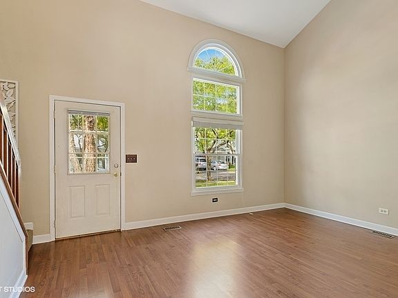 4th image of 433 Newbury Dr #433