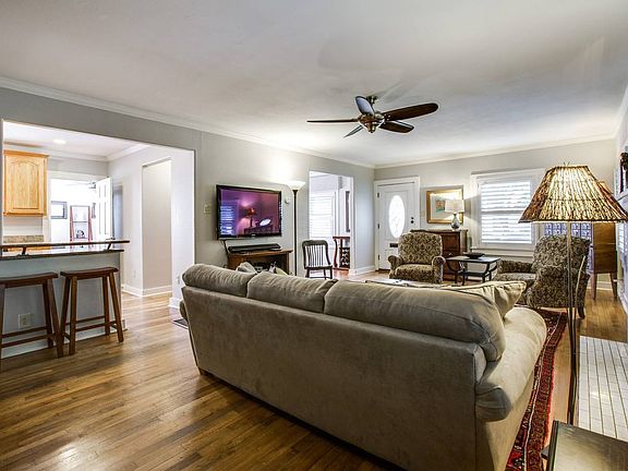 3rd image of 265 E Elmview Pl