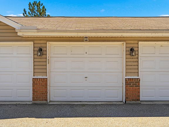4th image of 527 Ivy Ridge Dr Building 10