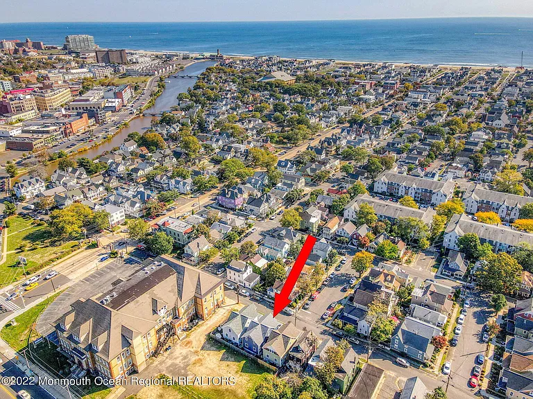90 Lawrence Ave — Photo 3