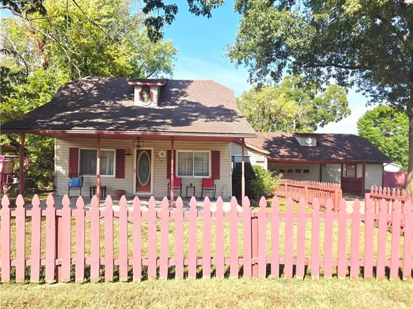 810 W Pine St, Cherokee, KS 66724