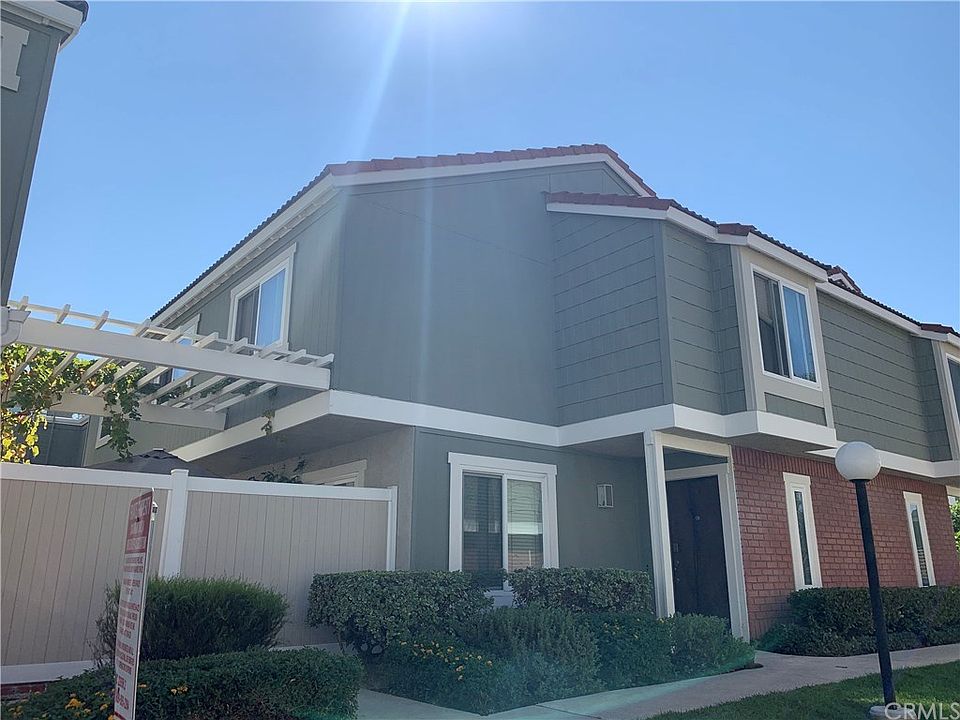 1st image of 920 Golden Springs Dr Unit B
