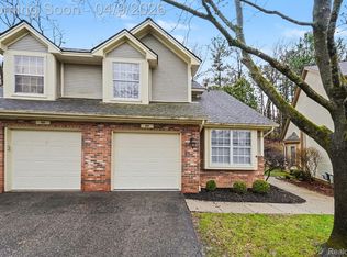 858 Whisperwood Trl, Fenton, MI