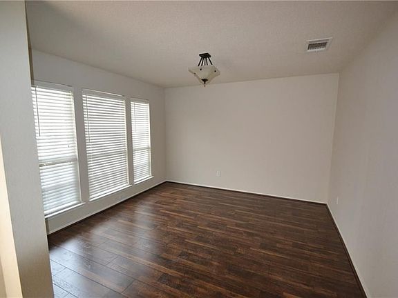 5th image of 2808 Thrush Dr