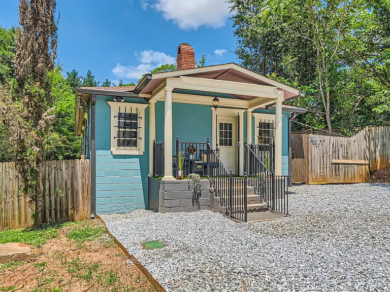 220 Bass St SE — Photo 16