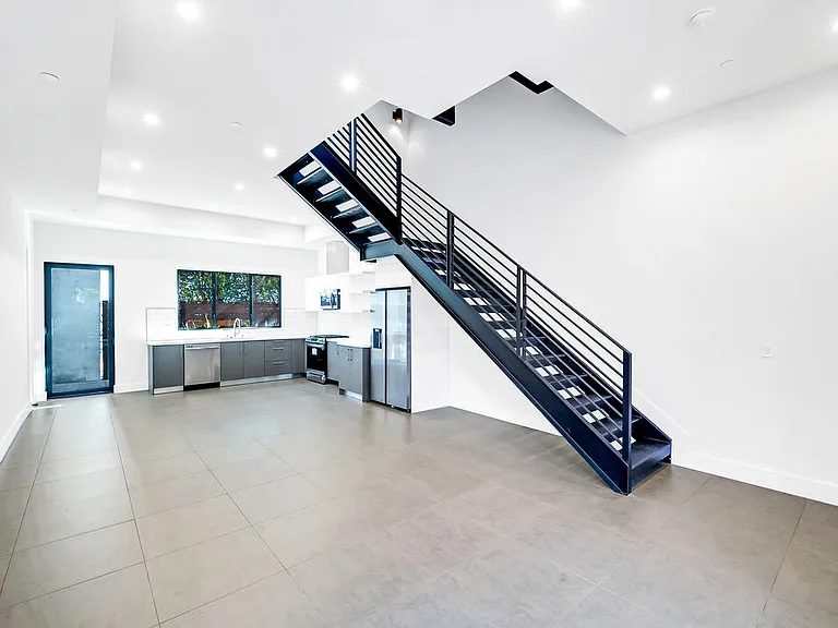 1123 N Formosa Ave #3 — Photo 7