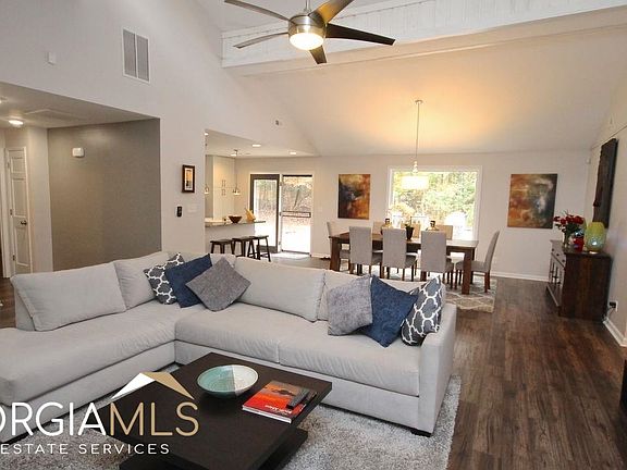 4th image of 110 Perla Place