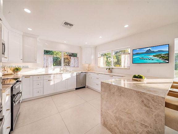 2nd image of 649 Azalea Ct