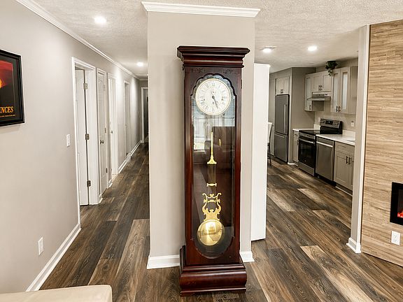 4th image of 1116 Summer Brook Rd
