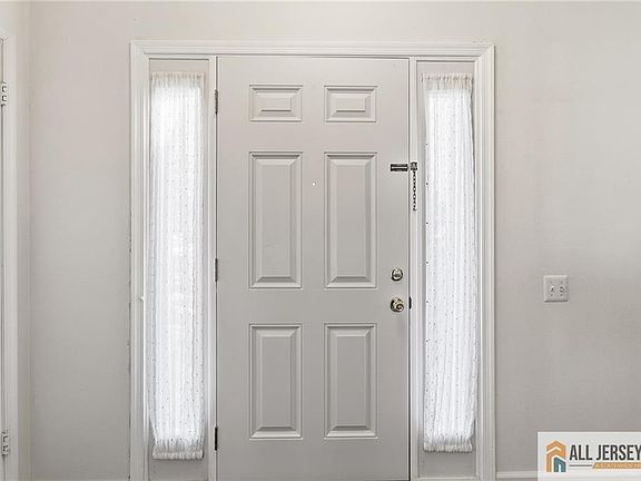 4th image of 792 Pompton Rd