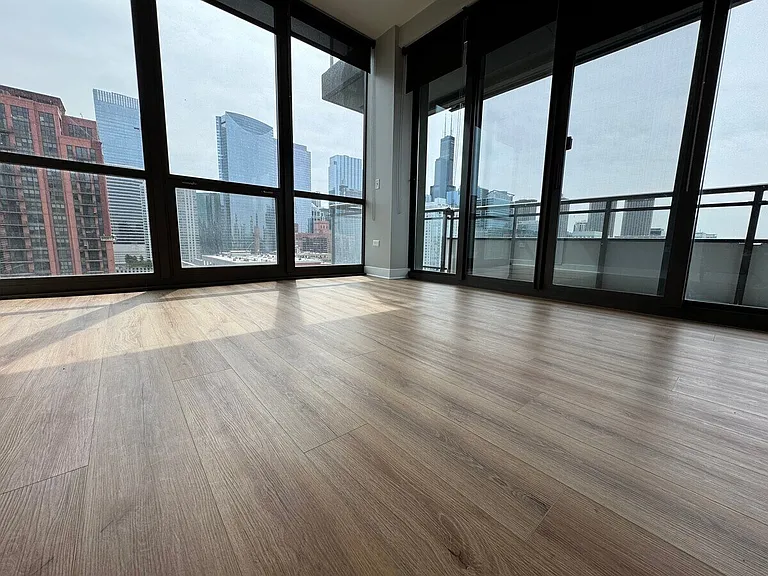 647 W Wayman St — Photo 10