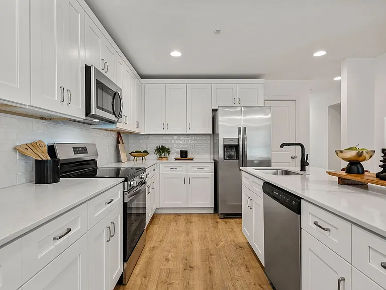 Now offering One & Half Month Free Rent *Advertised Rate is Reflective of Special Offer!* — Photo 31