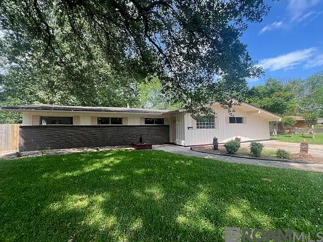 5 bed, 2514 sqft, $2,495 — Photo 1