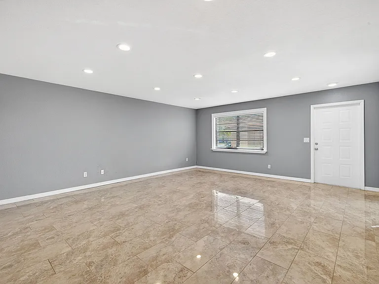1303 SW 16th Ter #101 — Photo 5