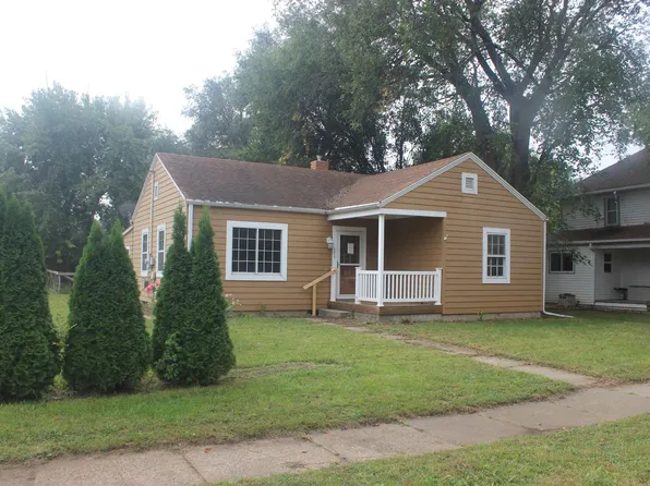 484 E 2nd St, Parker, SD 57053