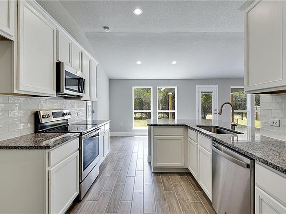 4th image of 3703 Constitution Dr