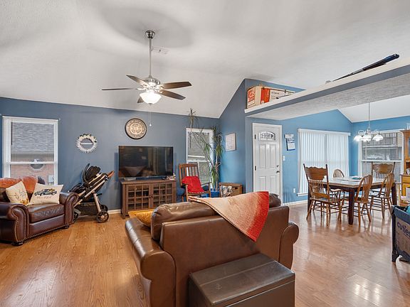 3rd image of 614 Creekfront Dr
