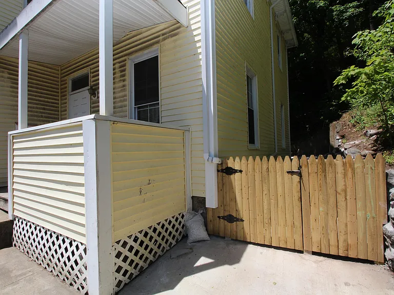 Fence to outdoor area