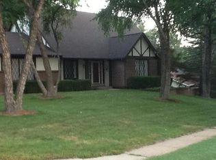 15501 Crater Dr, Chesterfield, MO