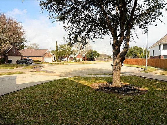 4th image of 8202 Poplar Ct