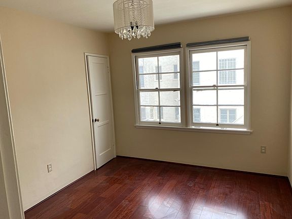 3rd image of 1031 S Shenandoah St #1035