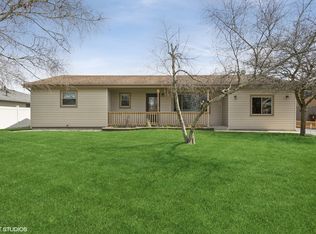 704 Stonegate Rd, New Lenox, IL 60451