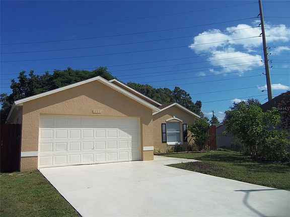 3rd image of 1021 Golfside Ct