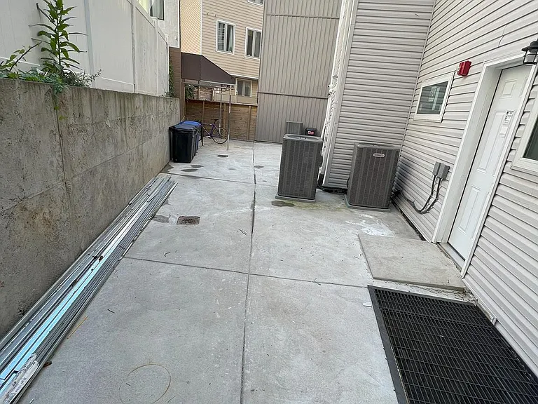 1611 Ridge Ave #3 — Photo 37
