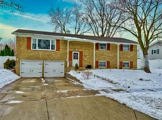 1117 E Pratt Dr, Palatine, IL 60074