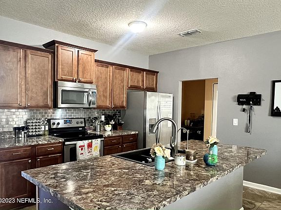 5th image of 3844 JULIA MARIE Drive