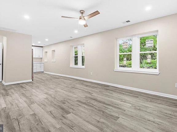 4th image of 11901 Sun Valley Dr