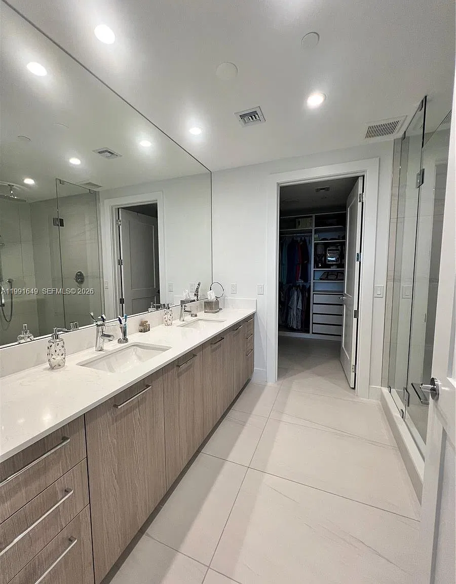 2 bed, 1372 sqft, $9,995 — Photo 3