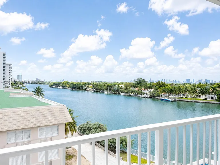 5838 Collins Ave #5G — Photo 1