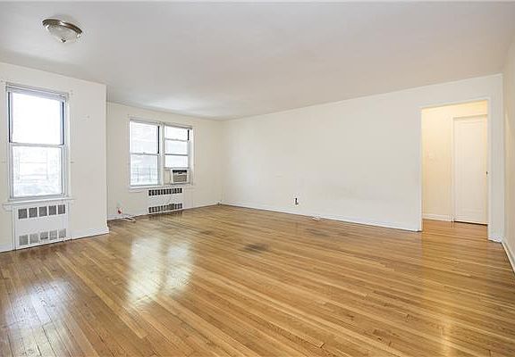 4th image of 6505 Yellowstone Blvd APT 1B